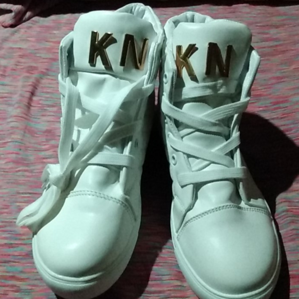 White women's leather tennis shoes